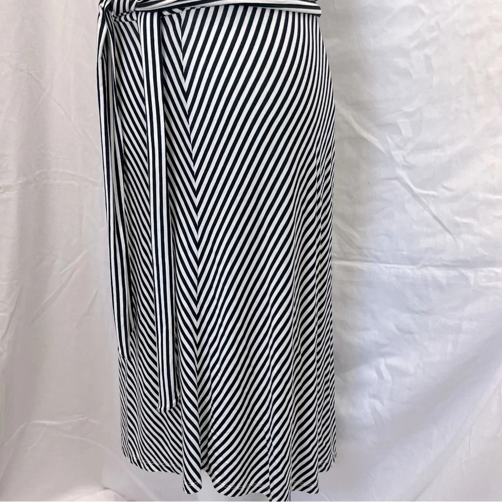 NWT Ann Taylor black and white striped dress with open back and wrap belt. - Picture 9 of 11